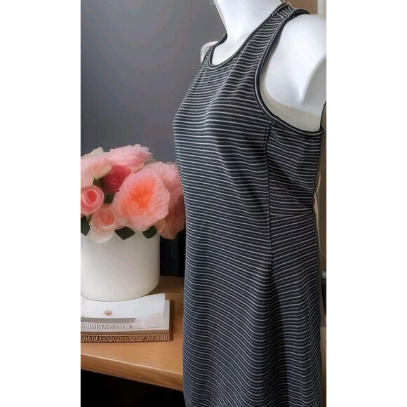 Hi Tec Sleeveless Sports Ladies Dress With Side Zipper Size M NEW - Picture 1 of 9